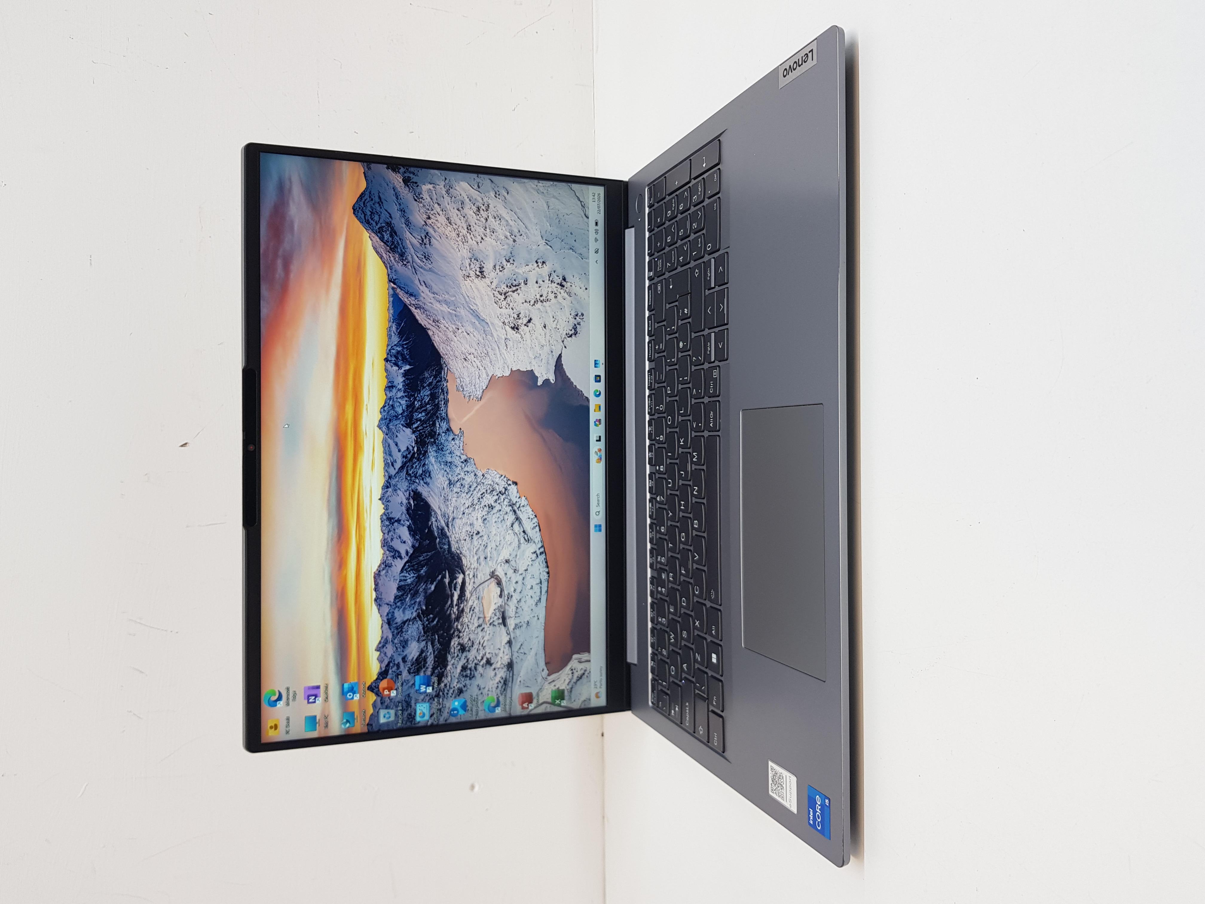 Super fast Lenovo laptop, 13th Generation of i5 processor, 16GB RAM, 512GB SSD — additional photo