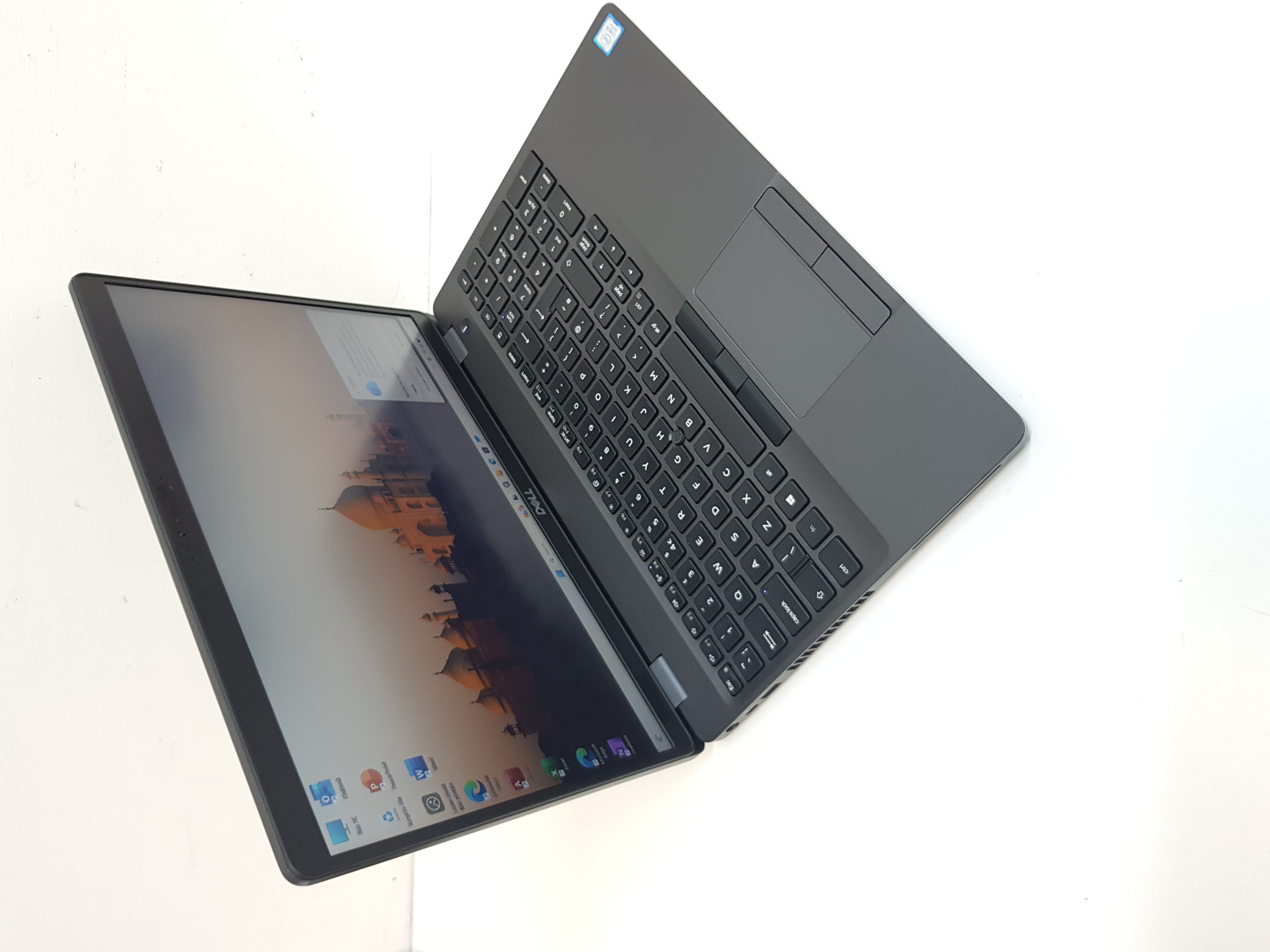 Dell laptop, intel core i5-8th Gen processor, 8GB RAM, 256GB SSD, Microsoft Office 2021 — additional photo