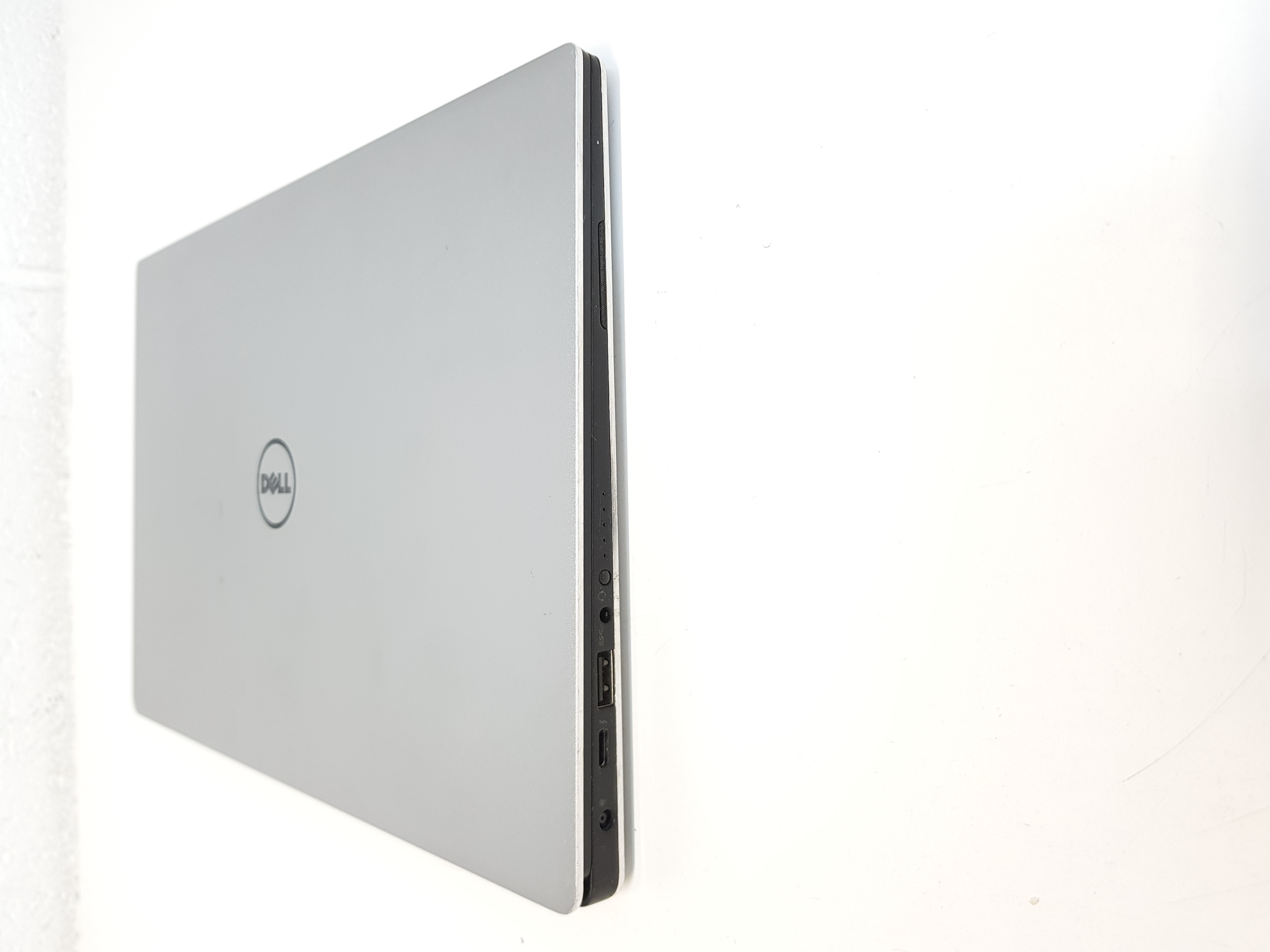 Dell XPS Fast Laptop, intel core i7-8th Gen processor, 8GB Memory, 256GB Storage, Windows 11