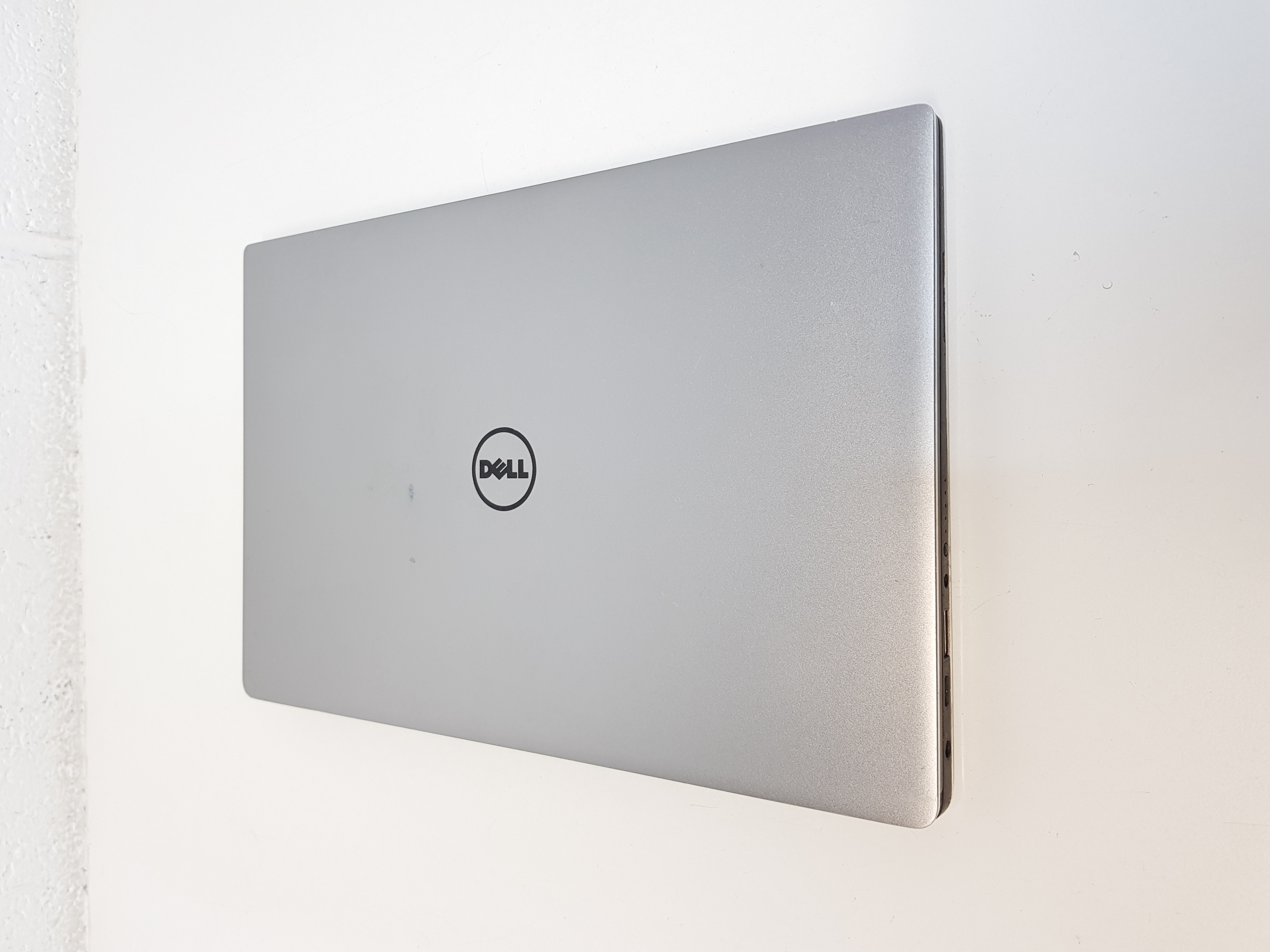 Dell XPS Fast Laptop, intel core i7-8th Gen processor, 8GB Memory, 256GB Storage, Windows 11 — additional photo