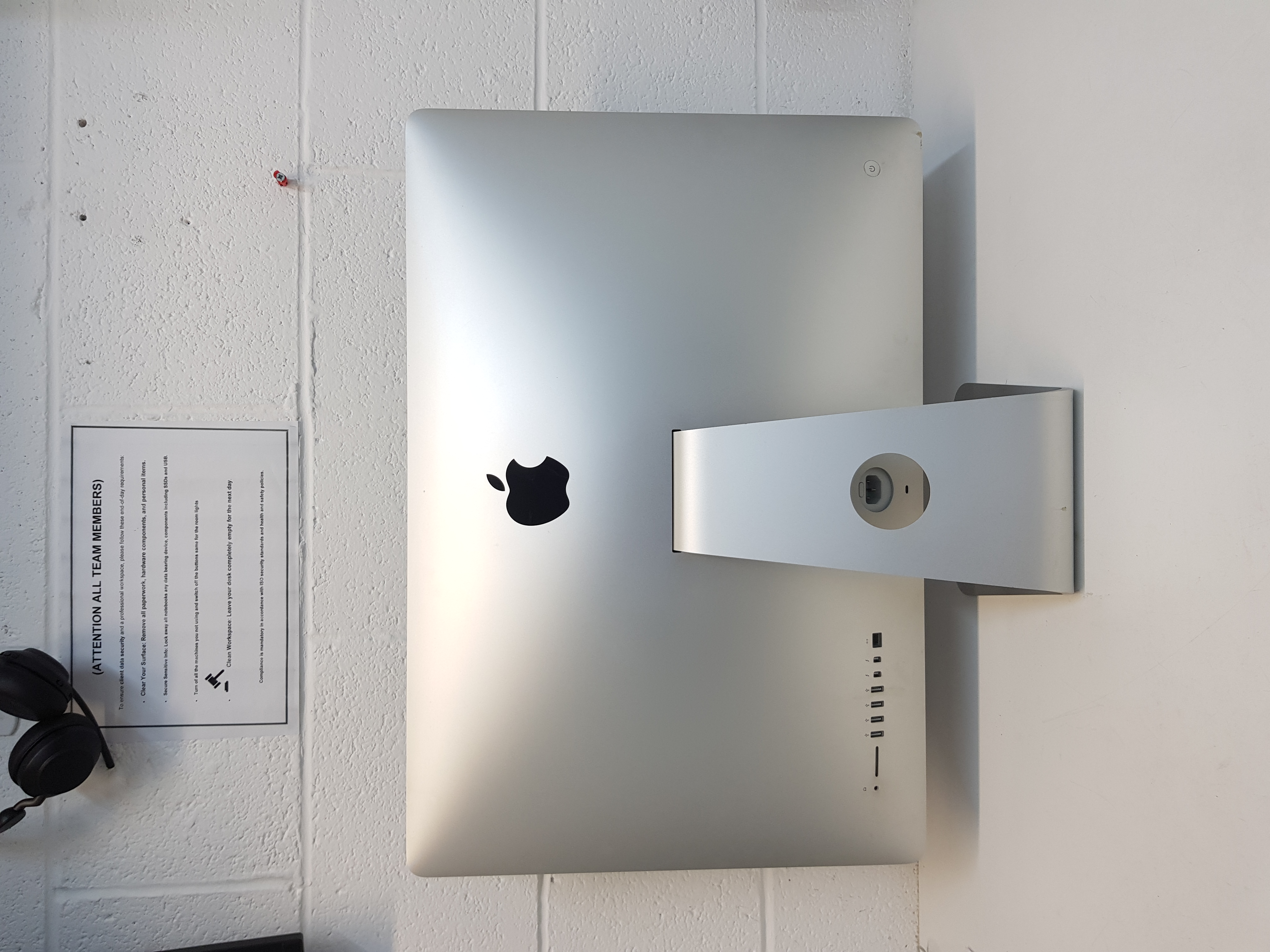 Apple iMac, intel core i5 processor, 16GB RAM, 512GB SSD, 1GB graphics — additional photo