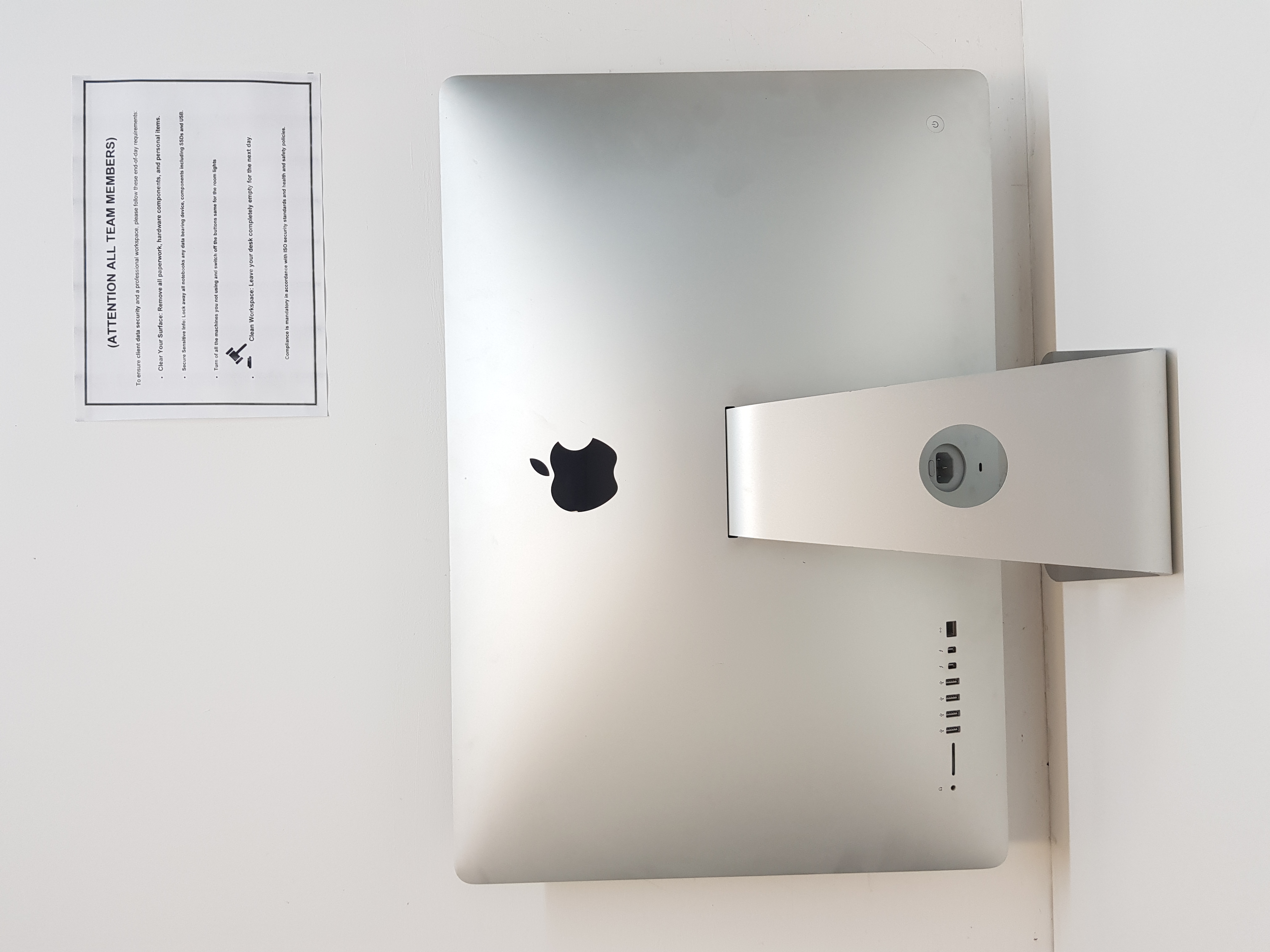 Apple iMac, intel core i7 processor, 24GB RAM, 250GB SSD, Retina 5K, 4GB Graphics — additional photo