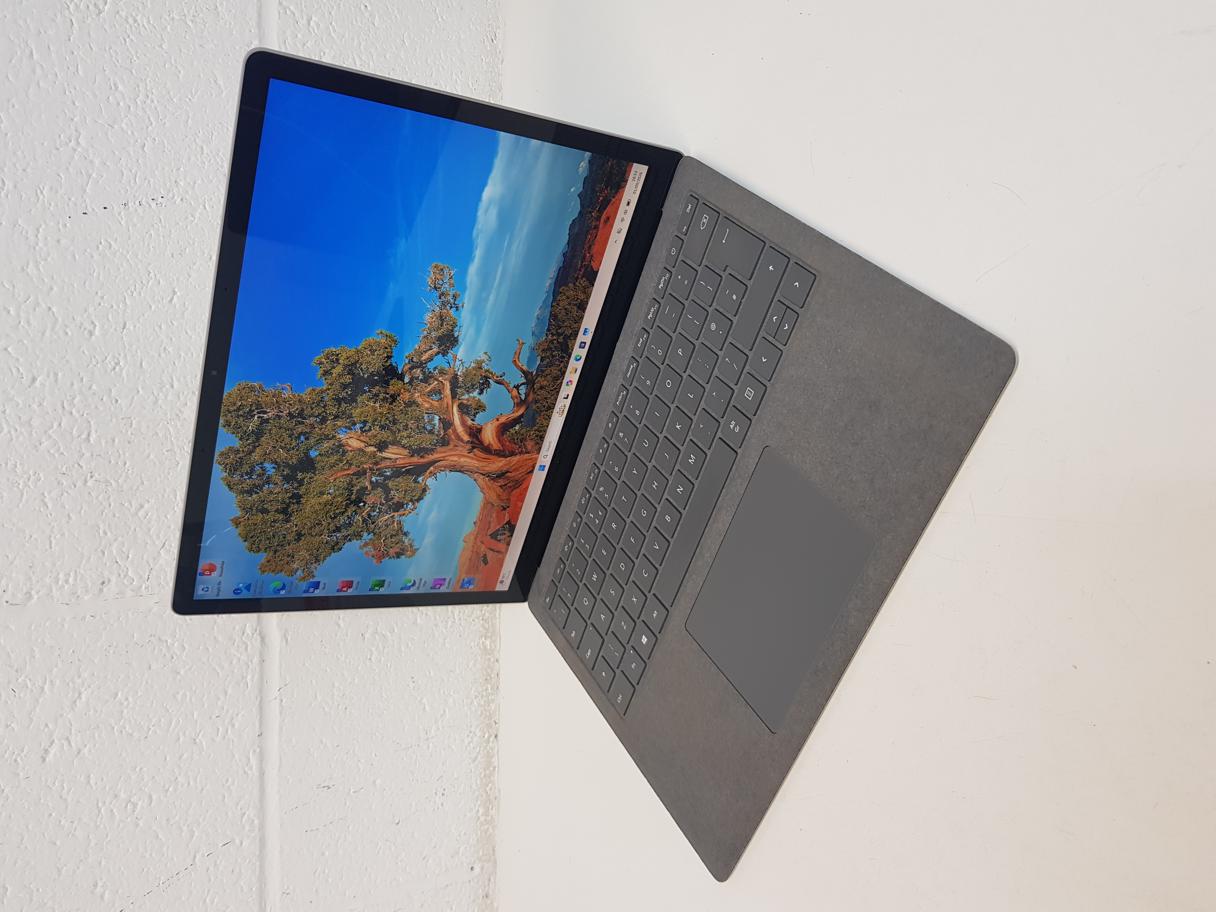 Microsoft Surface Touch screen Laptop, core i7-11th Gen processor, 16GB Memory, 512GB Storage, MS Office 2021, Windows 11 — additional photo