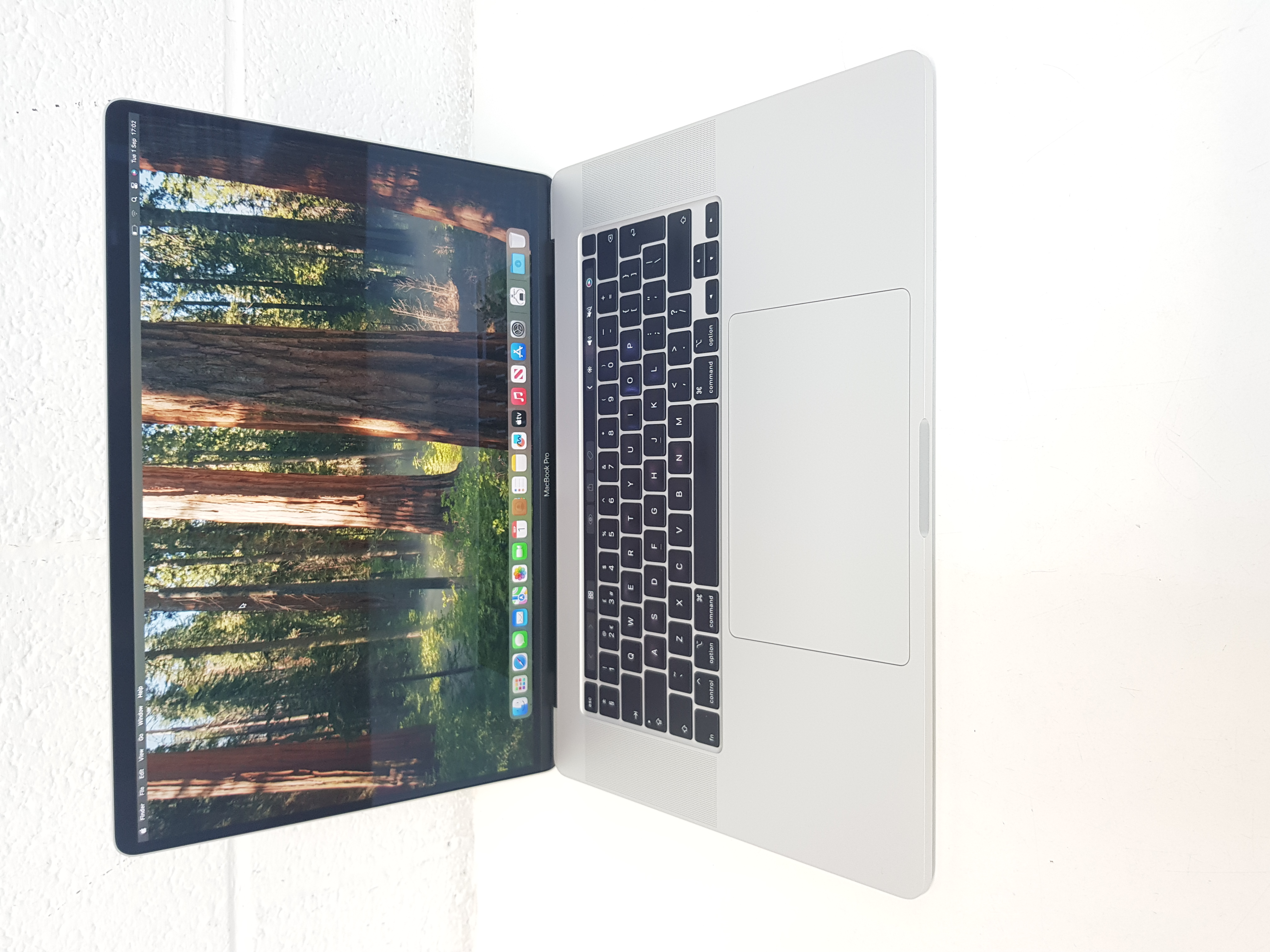 Apple MacBook Laptop, intel core i7 processor, 16GB Memory, 500GB Storage, Mac OS Sequoia — additional photo