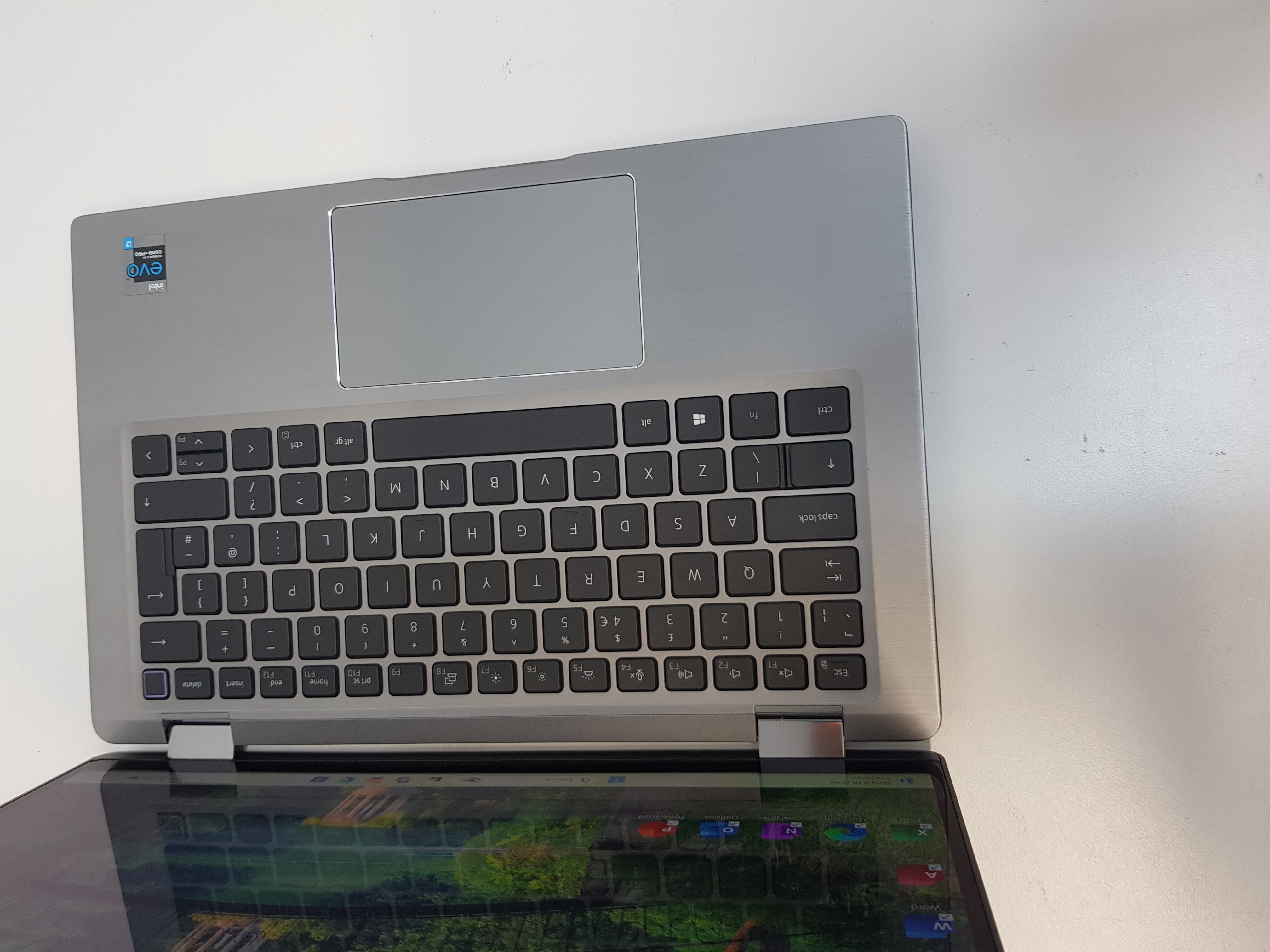 Dell 360° Touch screen Laptop, i7-11th Gen, 16GB Memory, 500GB Storage, MS Office 2021, Windows 11 — additional photo