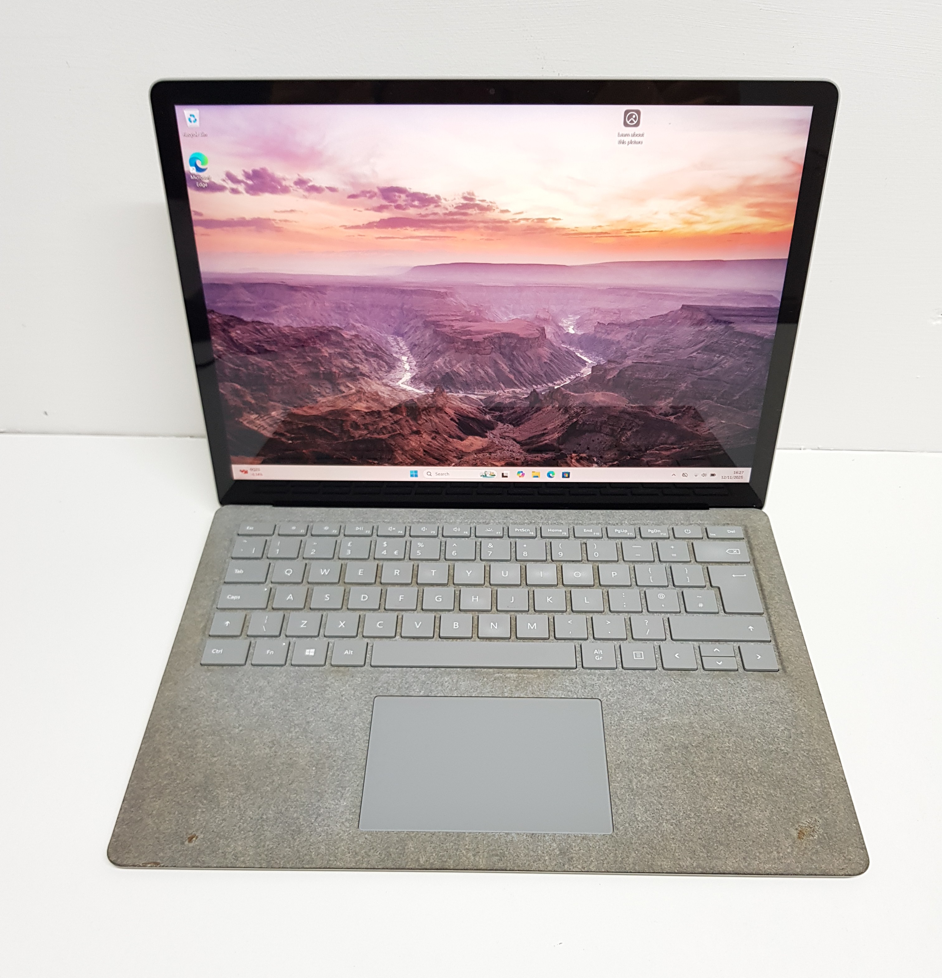 Microsoft Surface Laptop | Intel i7 | 8GB RAM | 256GB SSD | Excellent Condition