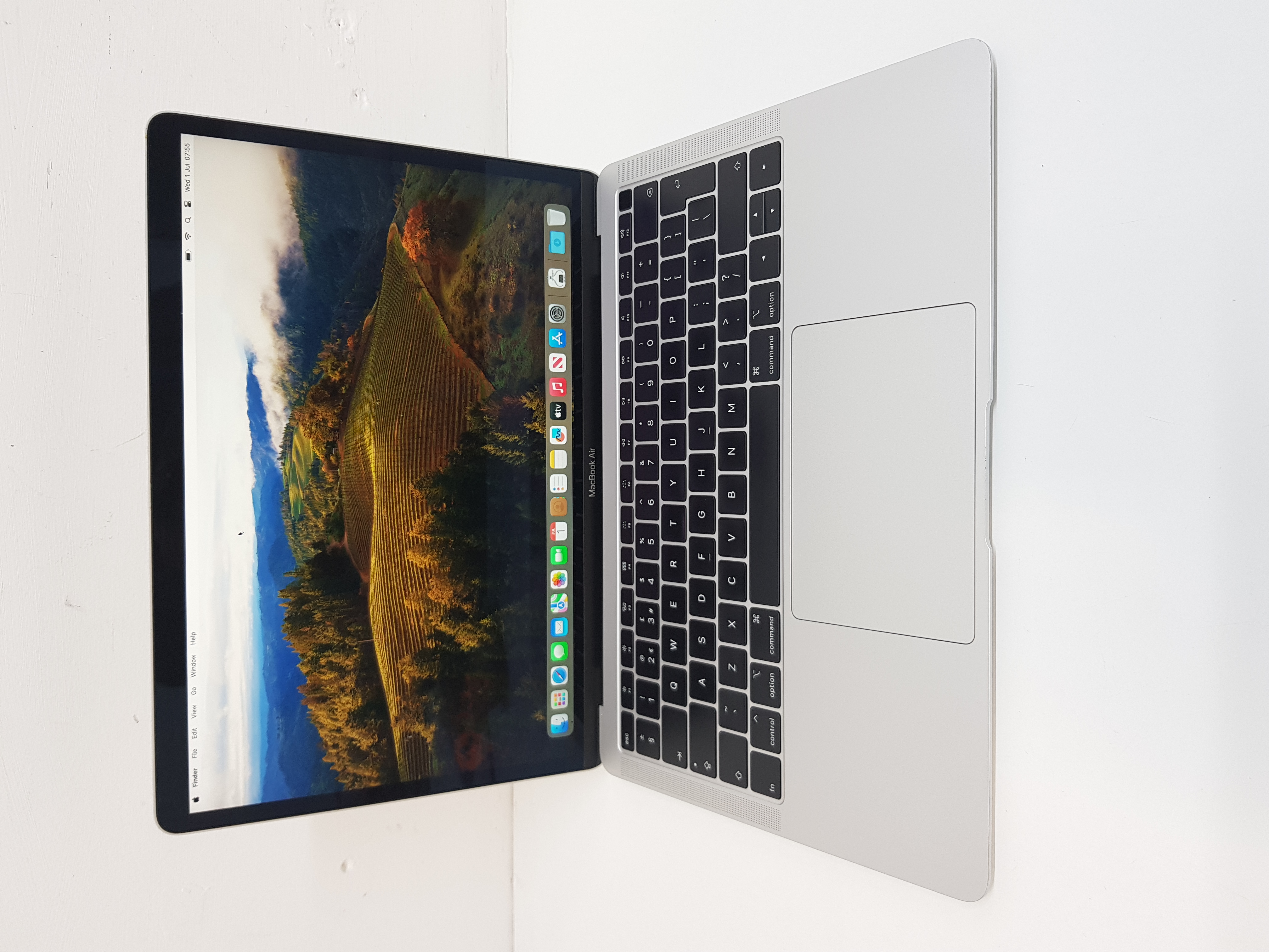 Apple MacBook laptop, intel core i5 processor, 8GB RAM, 250GB SSD , macOS sonoma