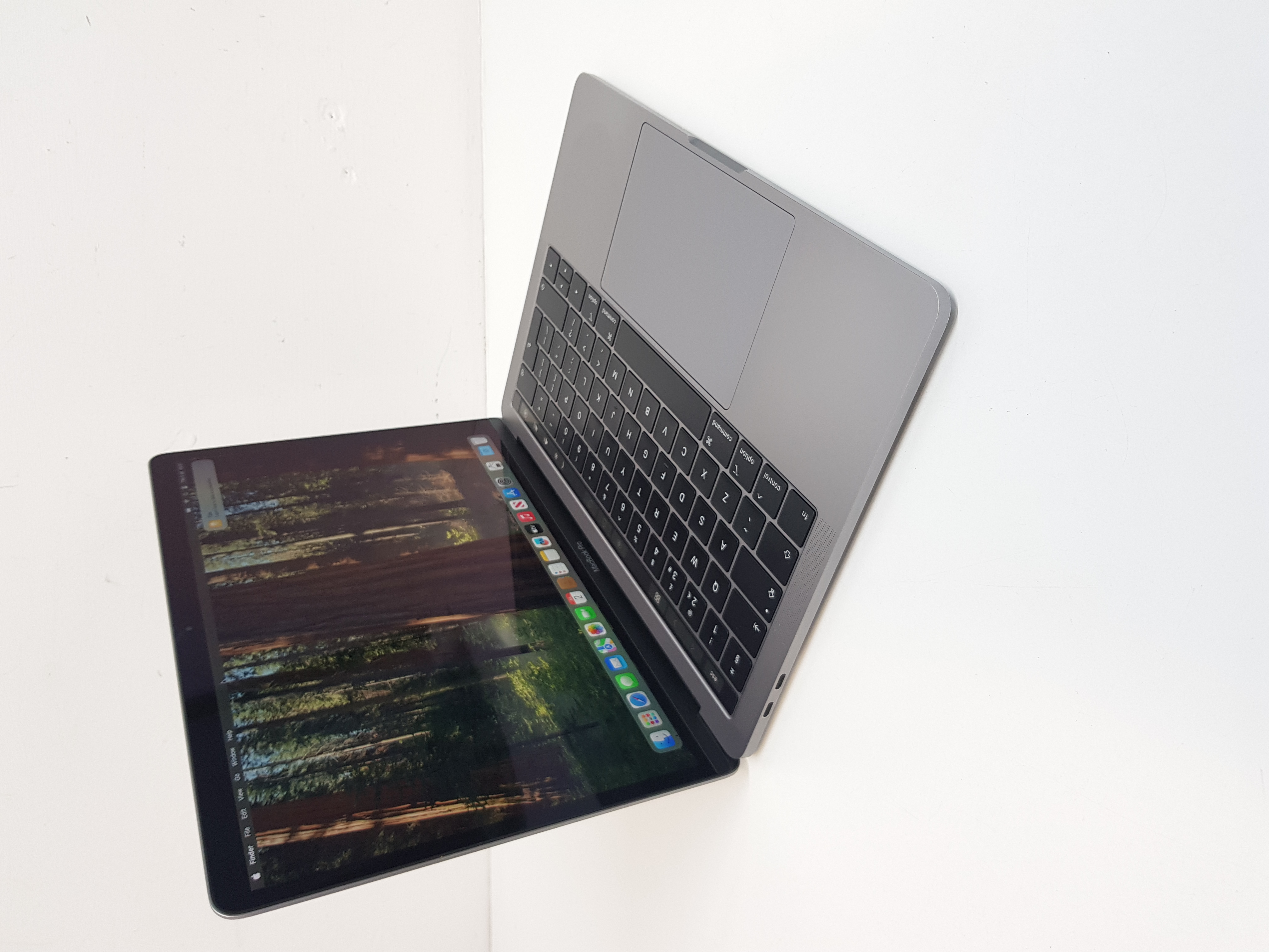 Apple MacBook Pro laptop, intel core i5 processor, 8GB RAM, 250GB SSD, macOS Sequoia — additional photo