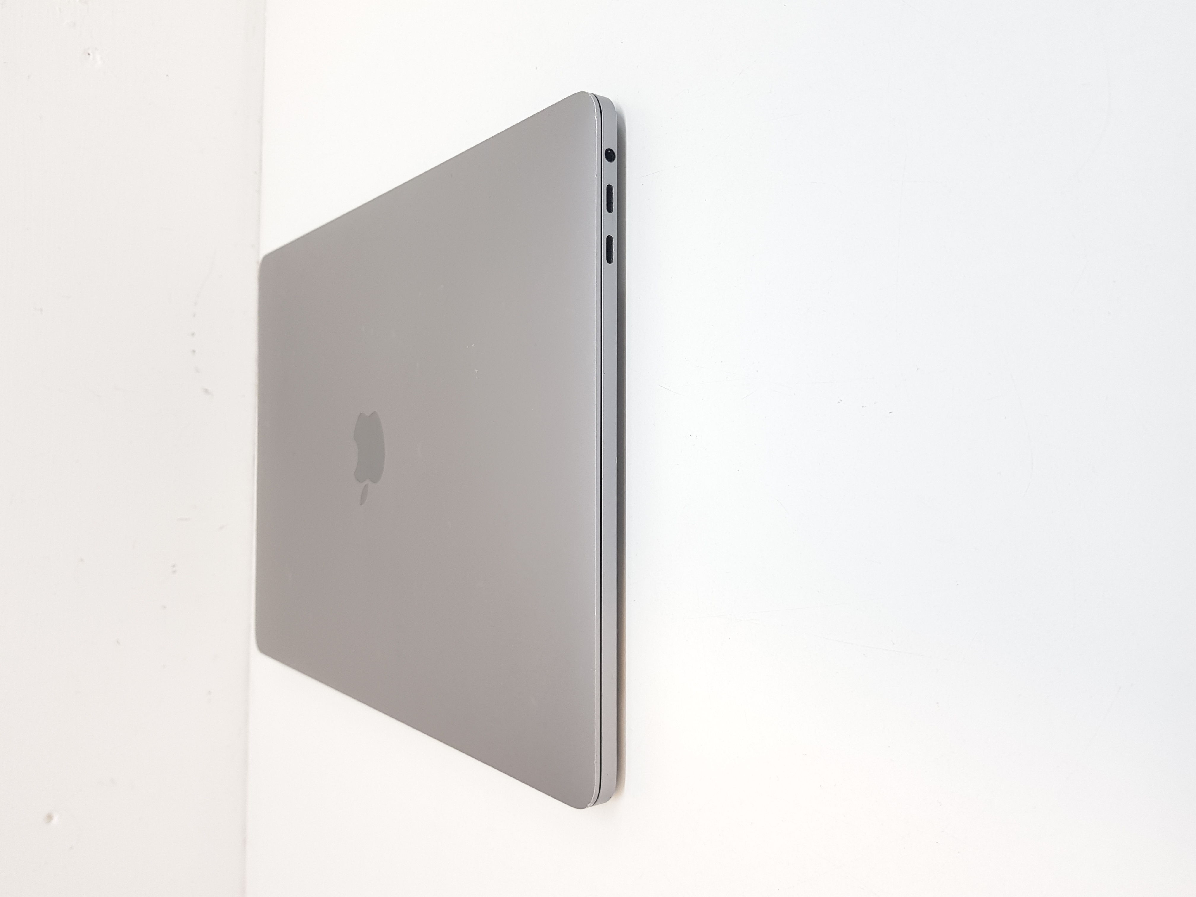 Apple MacBook Pro laptop, intel core i5 processor, 8GB RAM, 250GB SSD, macOS Sequoia — additional photo