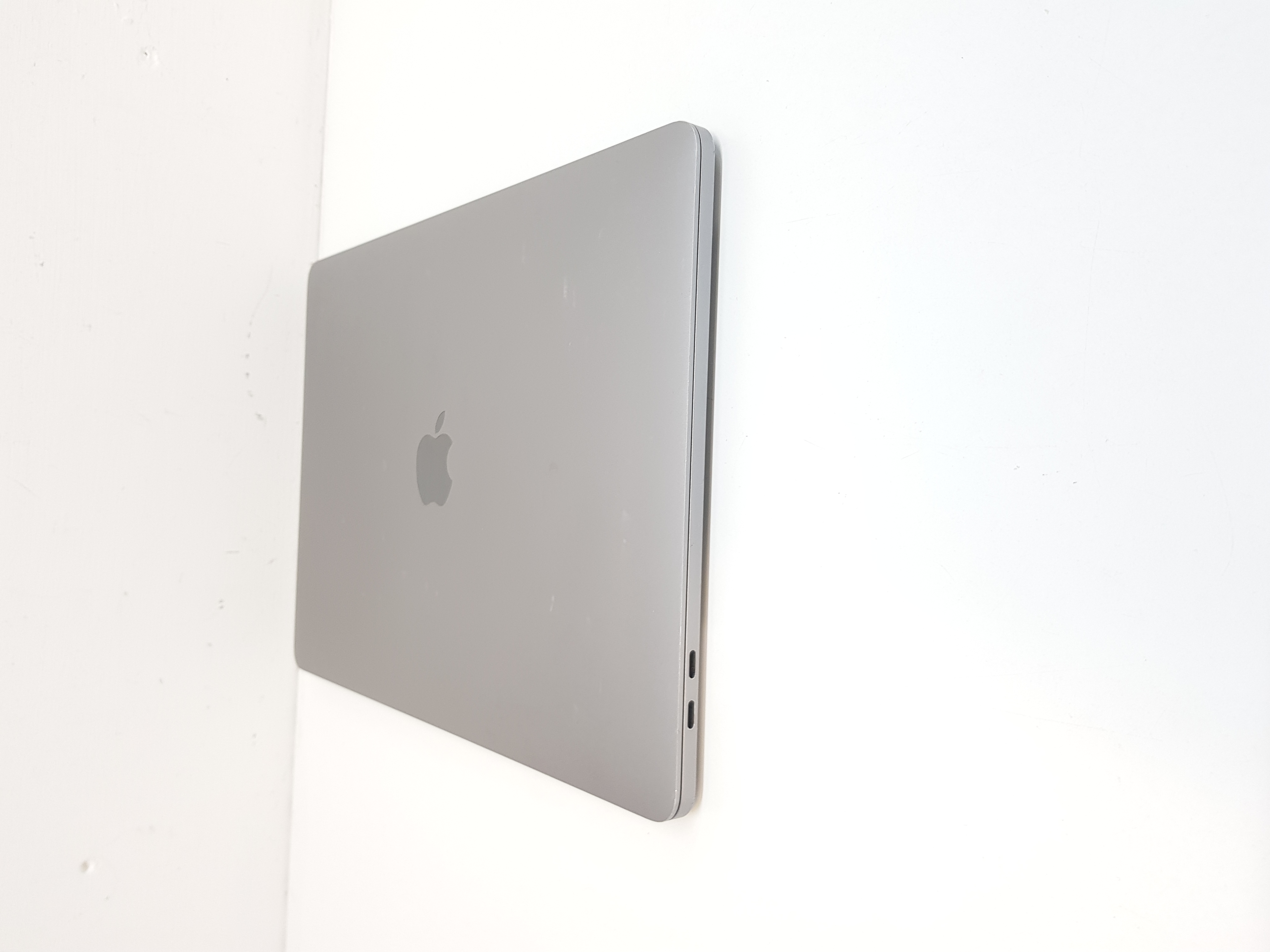 Apple MacBook Pro laptop, intel core i5 processor, 8GB RAM, 250GB SSD, macOS Sequoia — additional photo