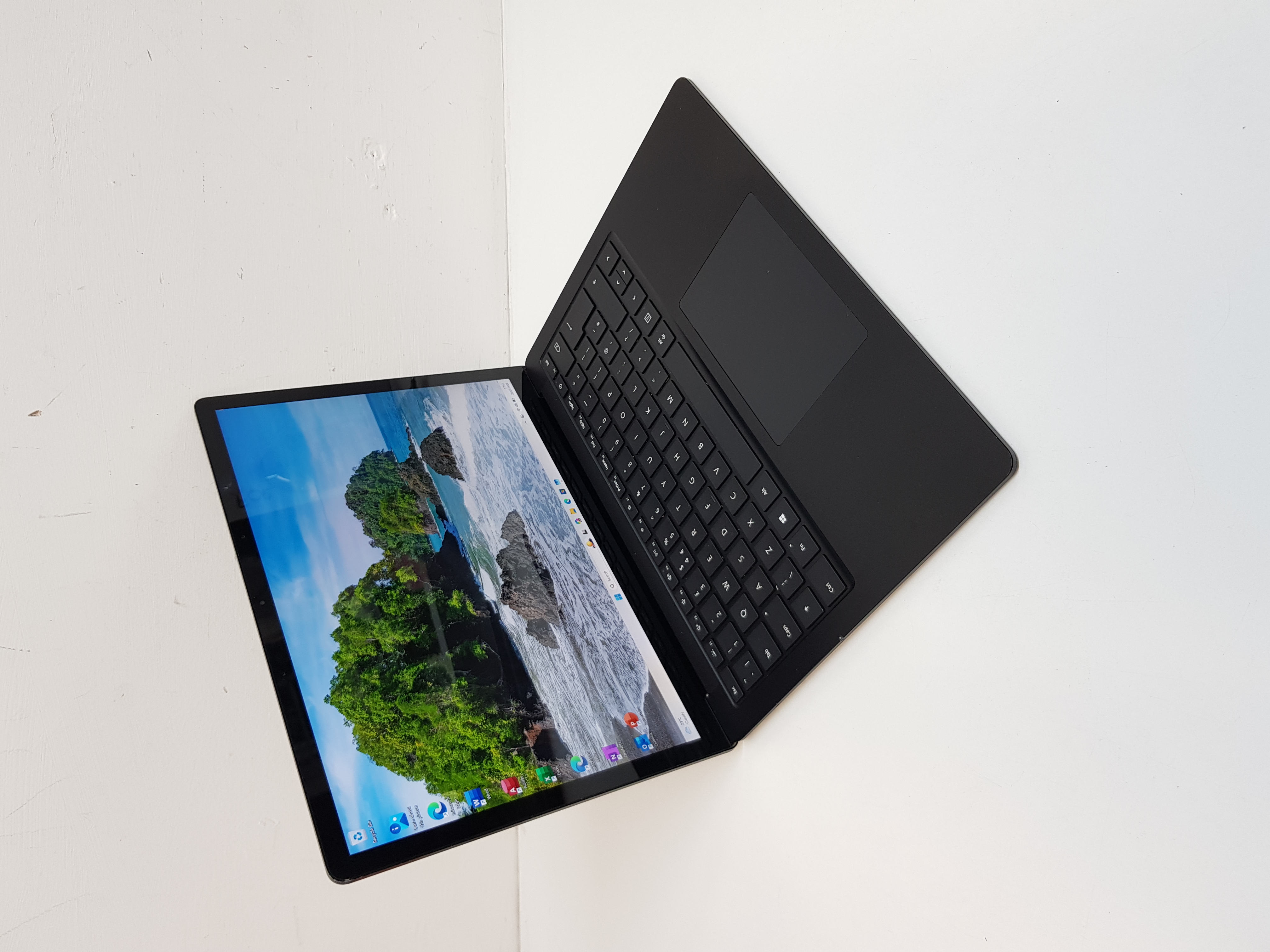 Microsoft Surface Touch screen laptop, i7-10th Gen, 16GB RAM, 256GB SSD, Microsoft Office 2021 — additional photo