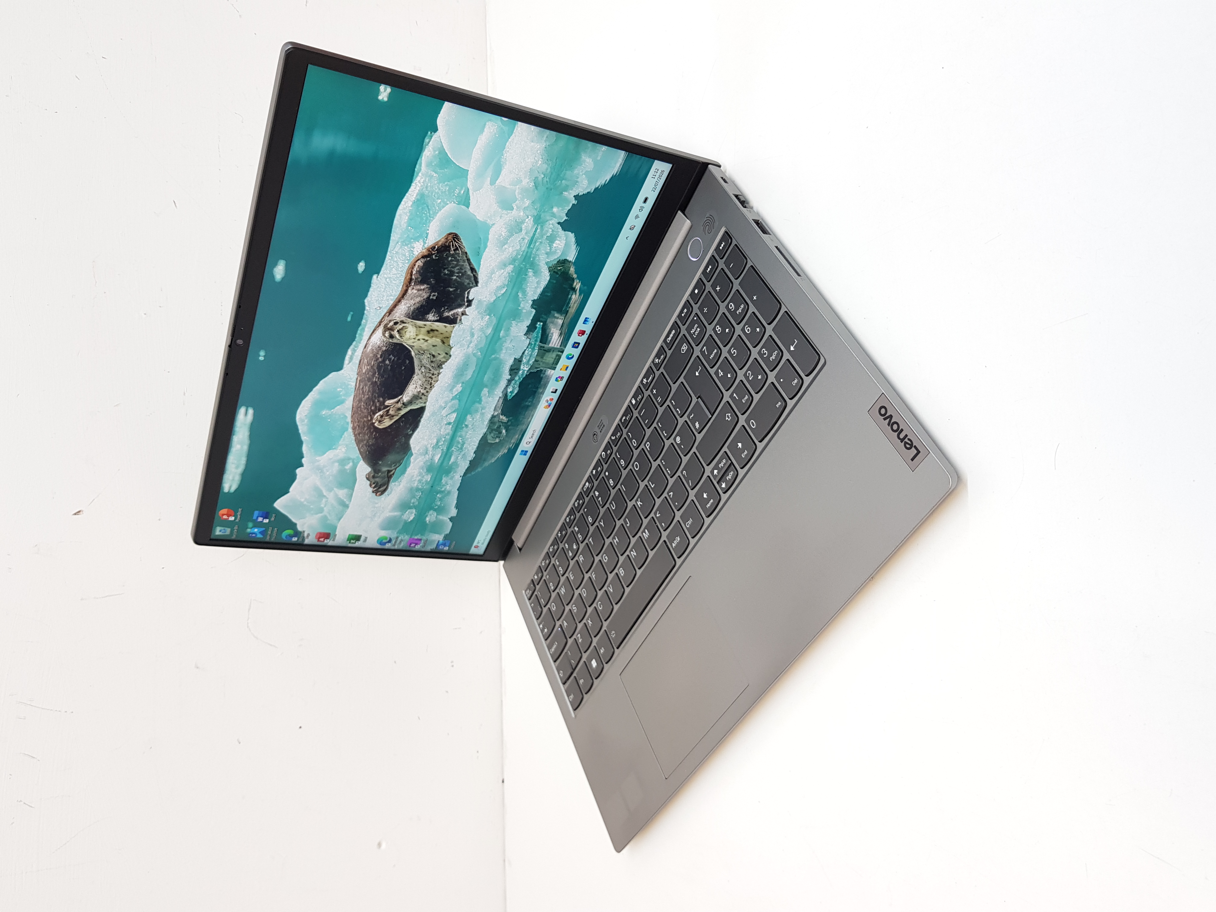 Fast Lenovo Gaming laptop, 6-cores AMD Ryzen 5, 16GB RAM, 512GB SSD, 2GB AMD Radeon Graphics — additional photo