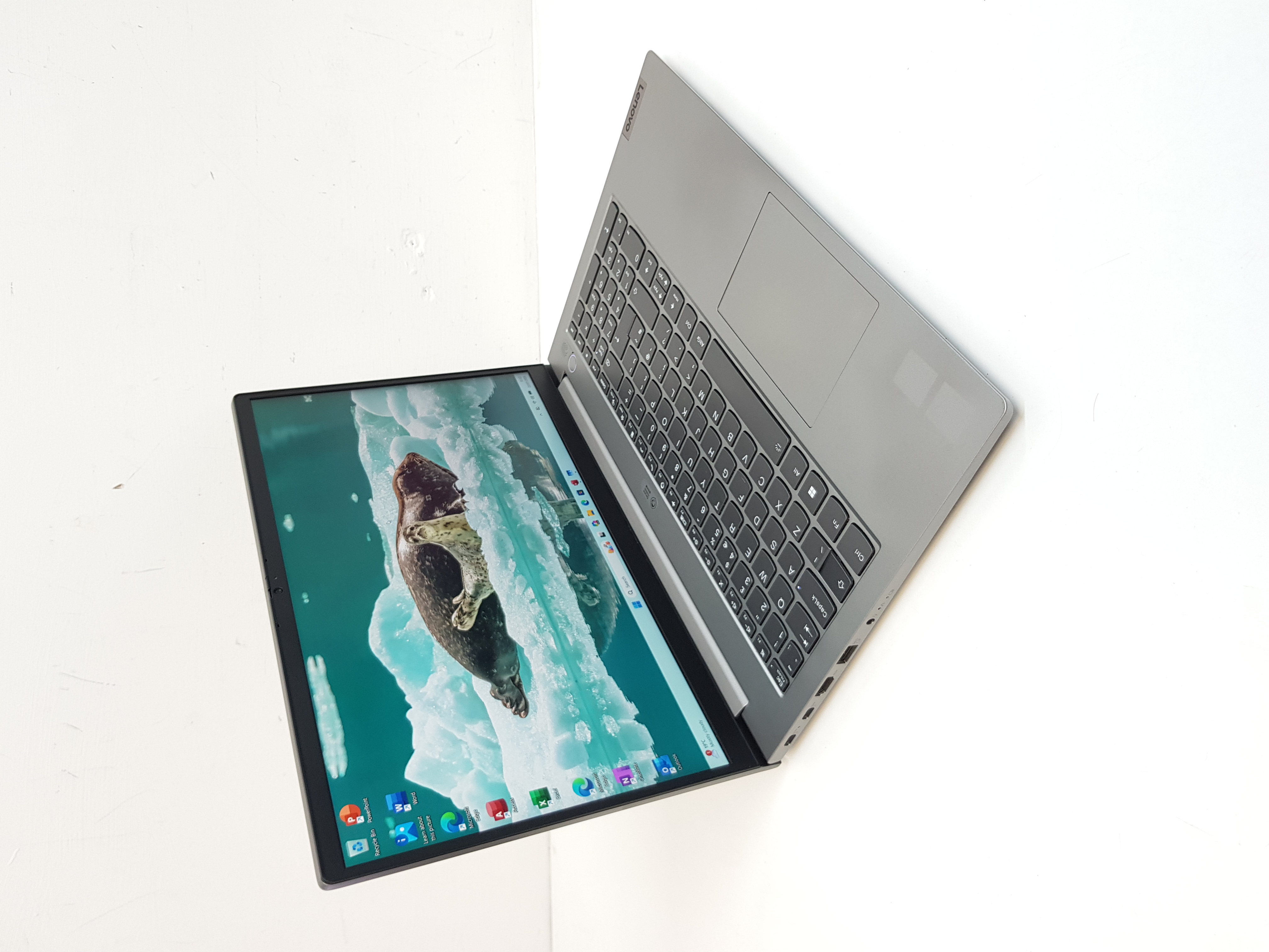 Fast Lenovo Gaming laptop, 6-cores AMD Ryzen 5, 16GB RAM, 512GB SSD, 2GB AMD Radeon Graphics — additional photo