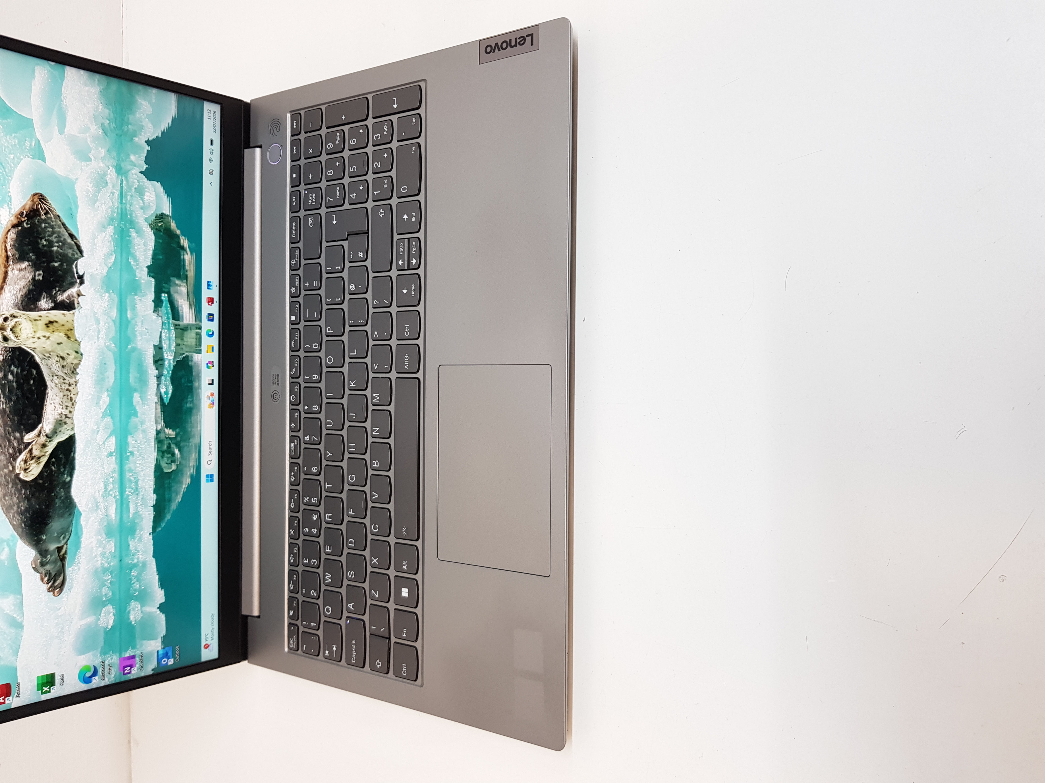 Fast Lenovo Gaming laptop, 6-cores AMD Ryzen 5, 16GB RAM, 512GB SSD, 2GB AMD Radeon Graphics — additional photo